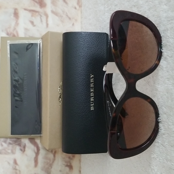 New Burberry Cat Eye Sunglasses - Picture 1 of 10